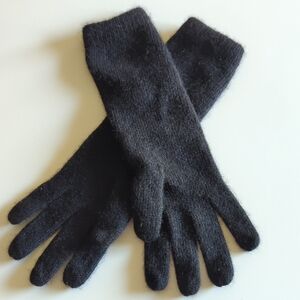 Elegant Black Knit Gloves